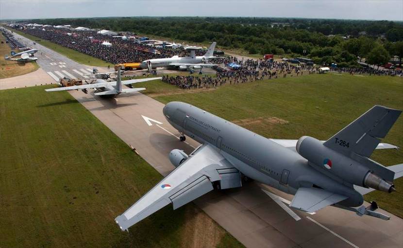KDC-10 transport- en tankvliegtuig aan de grond tijdens de Luchtmachtdagen 2014